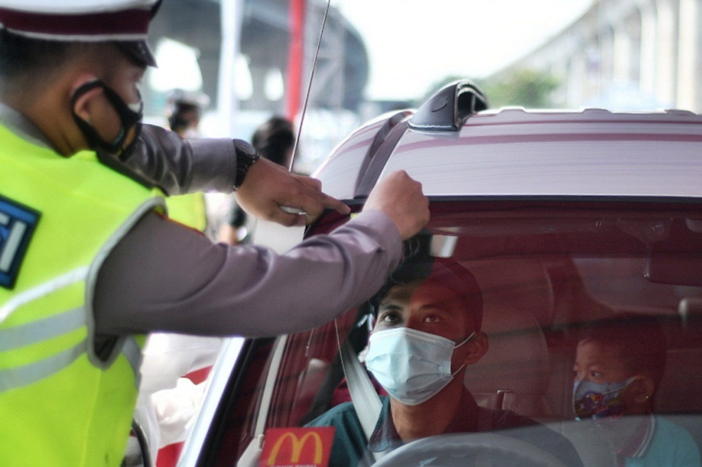 Tes tersebut dilakukan saat arus balik mudik lebaran oleh Polda Metro Jaya bersama sejumlah instansi terkait guna mengantisipasi lonjakan kasus Covid-19 usai libur lebaran Idul Fitri 1442 H. 