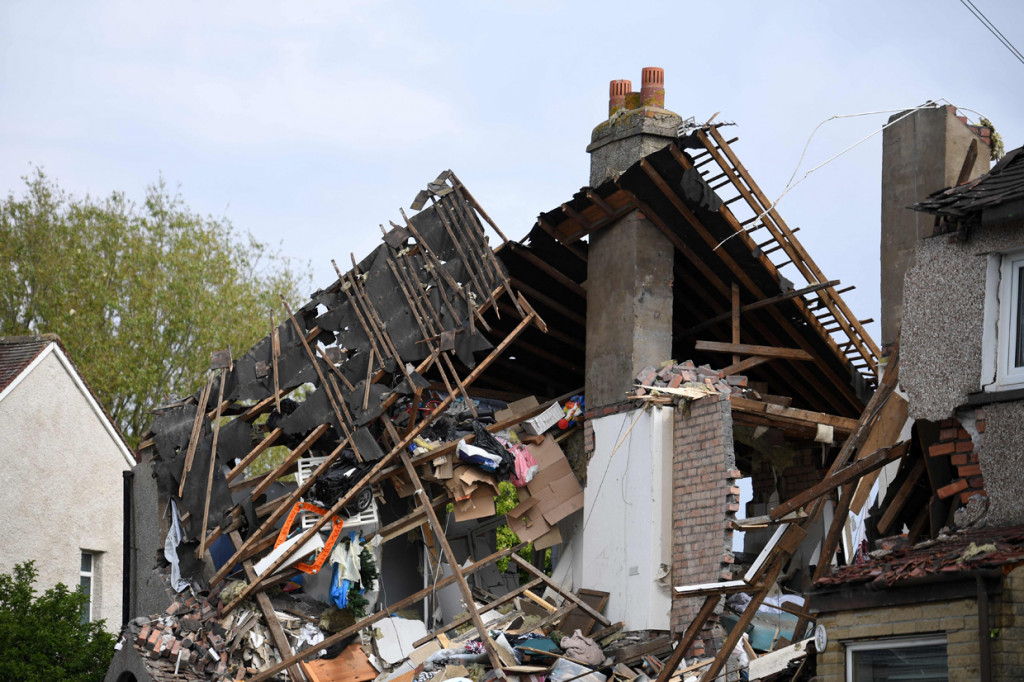 Akibatnya, seorang anak meninggal dunia dan empat orang dewasa cedera.