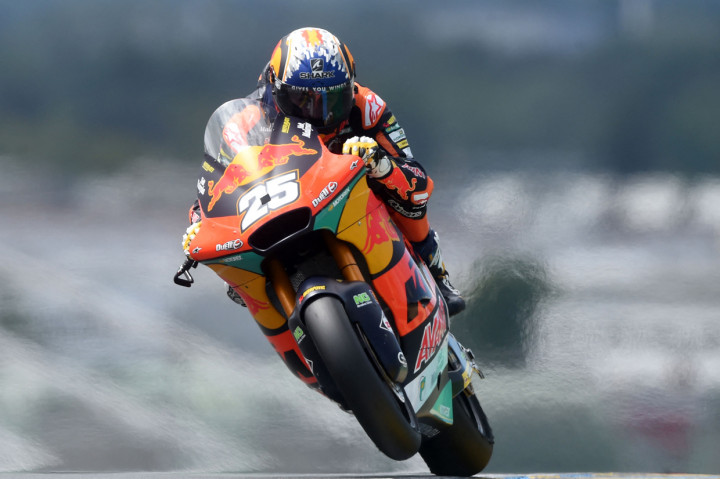 Pebalap Red Bull KTM Ajo Raul Fernandez berhasil memenangkan seri kelima Moto2 Prancis yang digelar di Sirkuit Le Mans, Prancis, Minggu, 16 Mei 2021.