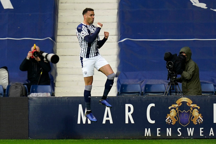 Hal Robson-Kanu melakukan selebrasi usai mencetak gol ke gawang Liverpool.