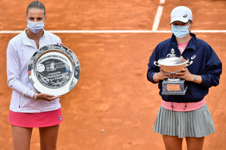 Swiatek, petenis Polandia yang baru akan berulang tahun ke-20 pada 31 Mei nanti, menghabisi lawannya dari Republik Cheska yang berusia 9 tahun lebih tua dengan skor super telak dan sangat kejam 6-0 6-0.