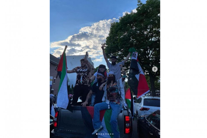 Super model asal Amerika Serikat Bella Hadid turun ke jalan untuk mengikuti aksi mendukung Palestina di Jalan Bay Ridge, New York.