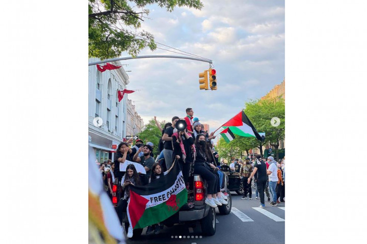 Bella Hadid pun menyerukan kebebasan Palestina dari serangan Israel. 