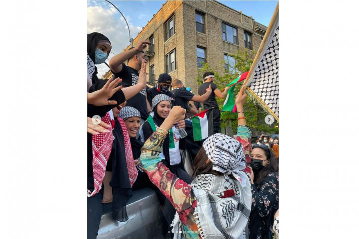 Bella bukan tanpa alasan mengikuti aksi dukungan terhadap Palestina. Sebab, ia masih berdarah Palestina yang didapat dari ayahnya bernama Mohamed Hadid. 