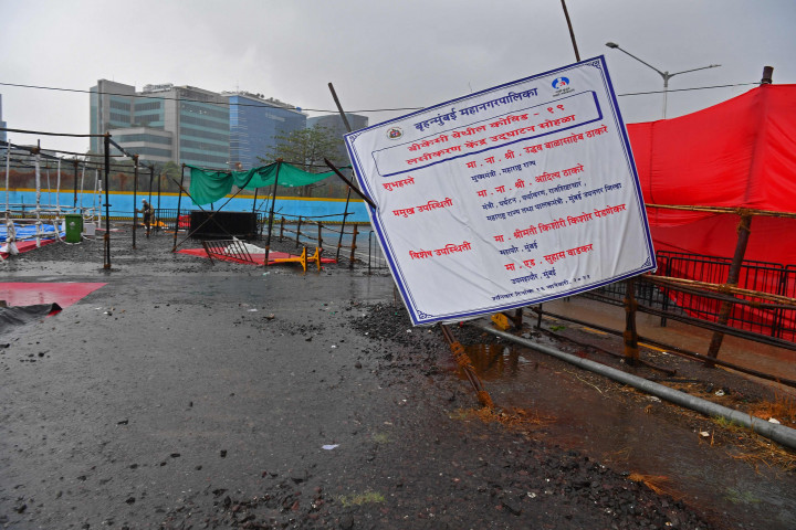 Topan Tauktae menerjang kawasan India di tengah tsumami Covid-19 yang sedang melanda negara tersebut.