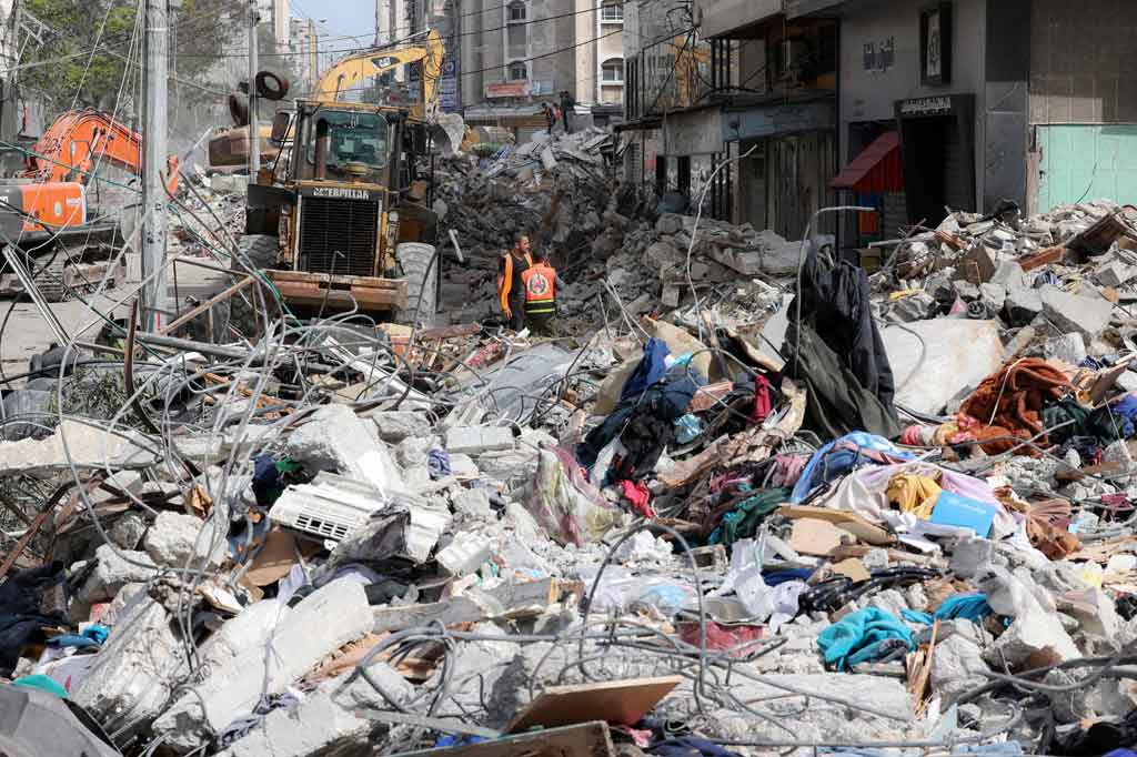Juru bicara kementerian Ashraf Qidra mengatakan serangan Israel mengancam upaya Kementerian Kesehatan dalam menghadapi pandemi covid.