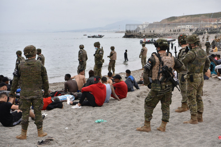 Jumlah tersebut memecahkan rekor harian kedatangan migran di negara tersebut.