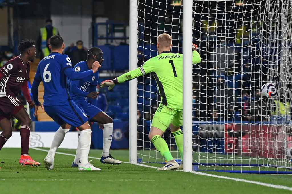 Dua menit memasuki babak kedua, ruan rumah akhirnya betul-betul menjebol gawang Leicester lewat Antonio Ruediger memanfaatkan umpan sepak pojok kiriman Ben Chilwell demi membuka keunggulan timmnya.