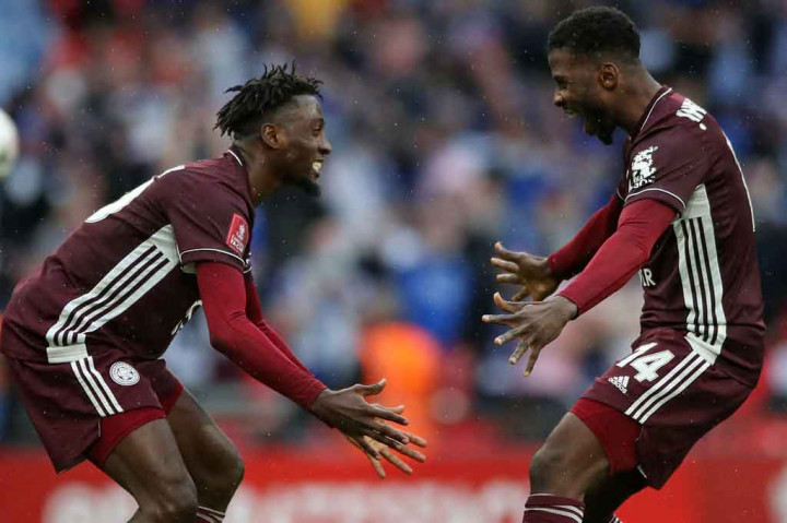 Setelah tertinggal dua gol, Leicester rupanya baru mulai menemukan ritme permainan mereka dan berhasil mencetak gol balasan pada menit ke-76 melalui sontekan mudah Kelechi Iheanacho menyelesaikan umpan Wilfried Ndidi.