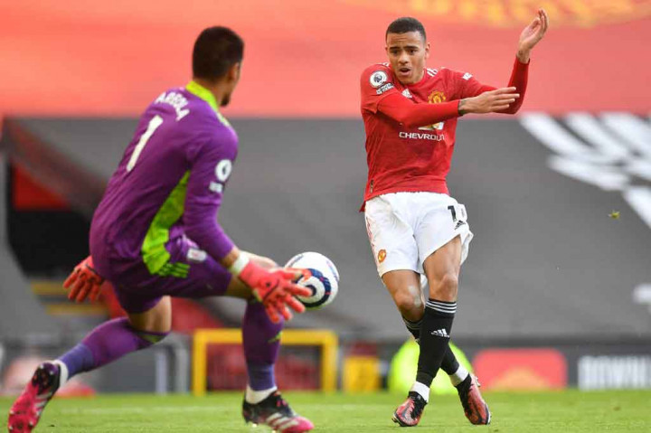 Tuan rumah berpeluang menggandakan keunggulan lewat sepakan Mason Greenwood, namun masih bisa digagalkan Areola. Skor 1-0 bertahan hingga jeda.