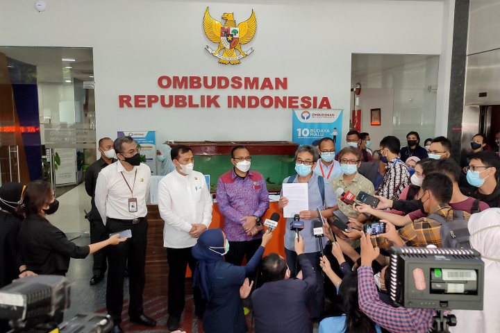 Sujanarko mengklaim ketua dan anggota Ombudsman Republik Indonesia mendukung langkah aduan yang dilakukannya. Dia mengatakan, Ombudsman Republik Indonesia memberikan saran dan masukan terkait polemik di tubuh KPK terhadap dugaan maladministrasi terhadap penonaktifan 75 pegawai.
