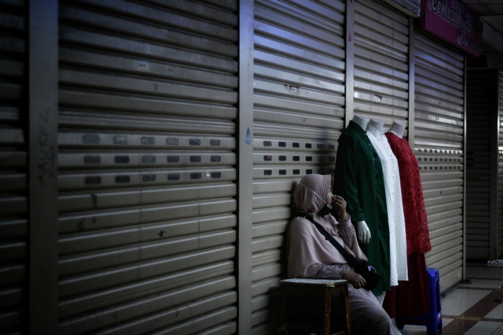 Hari pertama kembali dibuka sejumlah ruko masih tutup. Sebelumnya pasar tersebut ditutup sementara pada 12 hingga 18 Mei 2021.