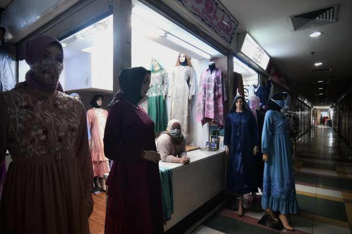 Petugas Pasar Tanah Abang mengatakan pengunjung Pasar Tanah Abang pada pembukaan hari Rabu, 19 Mei 2021, hanya 10 sampai 20 persen dari kondisi normal.