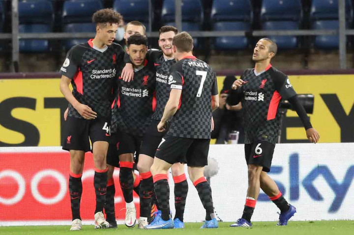 Unggul dua gol, Liverpool memilih bermain relatif sabar mengelola stamina mereka sembari mencari celah di lini pertahanan Burnley. Hasilnya, pada menit ke-88, Alex Oxlade-Chamberlain dengan dingin mengecoh Charlie Taylor sebelum memaksa debut kiper Will Norris di Liga Premier berakhir dengan tiga gol bersarang ke gawangnya. Tidak ada tambah gol lagi hingga laga usai.