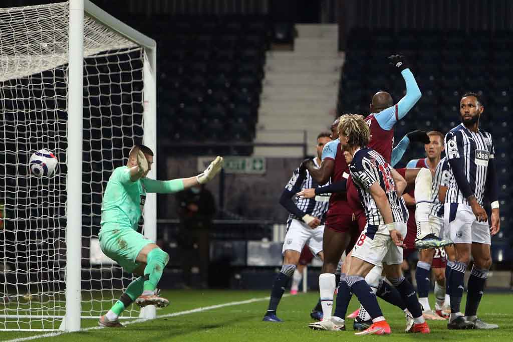 Memasuki babak kedua West Ham bermain dengan intensitas tinggi. Kerja keras West Ham akhirnya berbuah pada menit ke-82, ketika Angela Ogbonna menyambut umpan sepak pojok dengan tandukan keras untuk membawa The Hammers berbalik unggul atas tuan rumah.