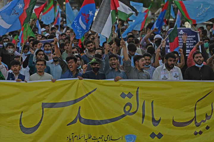  Ribuan orang termasuk anak-anak dan kaum perempuan pada Rabu, 19 Mei 2012 turun ke jalan-jalan di kota pelabuhan Karachi, Pakistan, guna menunjukkan solidaritas mendukung rakyat Palestina.