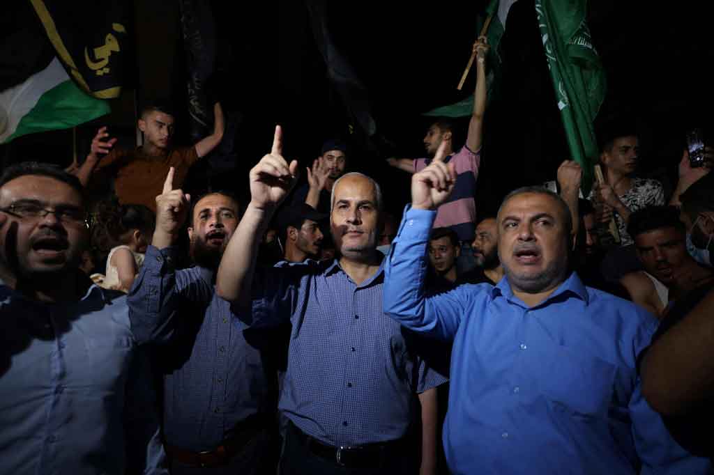 
Gencatan senjata yang ditengahi oleh Mesir, yang juga termasuk kelompok bersenjata terkuat kedua di Gaza, Jihad Islam, disepakati menyusul meningkatnya tekanan internasional untuk membendung pertumpahan darah.