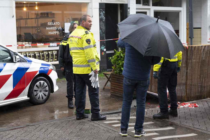 
Polisi mengatakan bahwa seorang pria berusia 29 tahun ditangkap di tempat kejadian setelah serangan terjadi di area bar dan restoran dekat kawasan museum ibu kota pada Jumat malam.