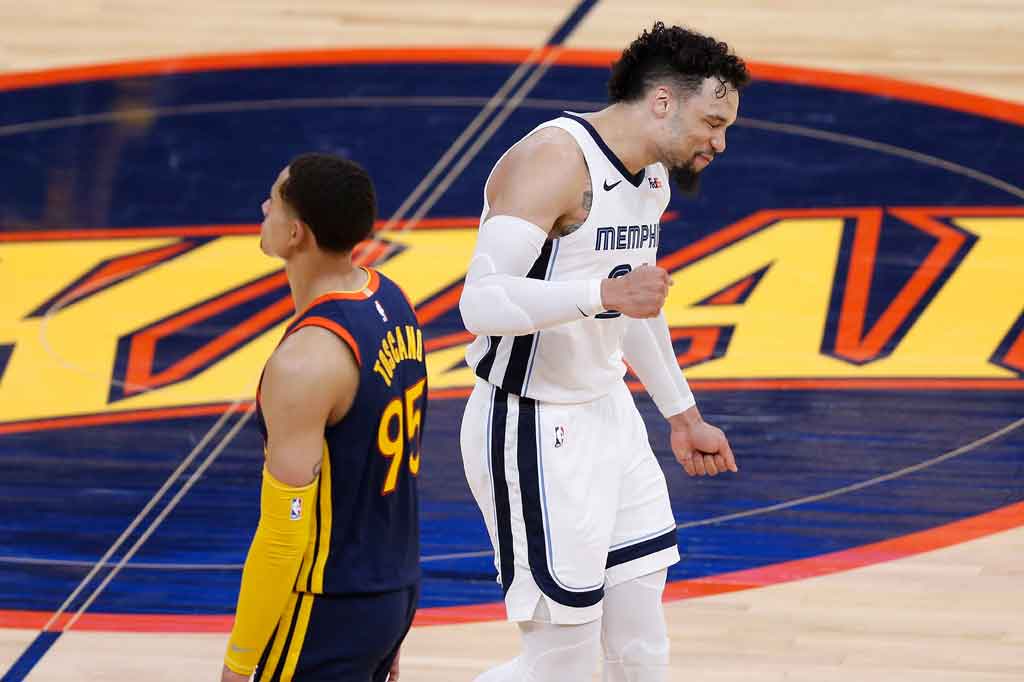 Dillon Brooks mencetak 14 poin, Grayson Allen 12 poin, Tillman 11 poin, Jaren Jackson Jr. 10 poin dan Desmond Bane menambahkan 10 poin untuk Memphis, yang menang meski hanya mendapat sembilan poin dari Valanciunas.