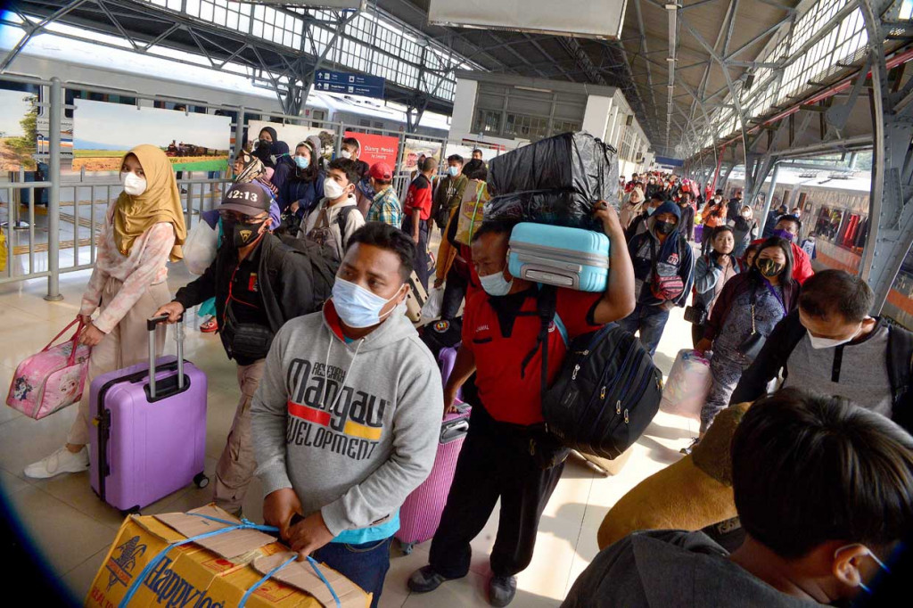 Rata-rata jumlah keberangkatan dan kedatangan berkisar pada 6.000-an penumpang dari total kereta yang diberangkatkan. Ia menyebut ada 20 kereta yang dioperasikan, baik untuk keberangkatan maupun kedatangan.