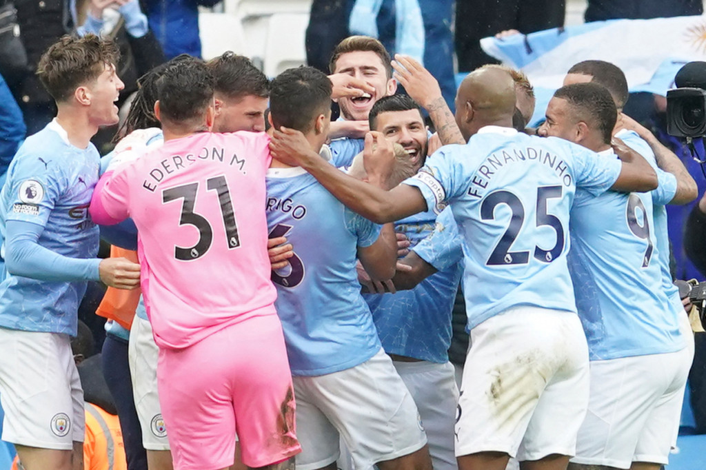 Manchester City menggasak Everton di pekan terakhir Liga Inggris. The Citizens menang 5-0 atas The Toffees.