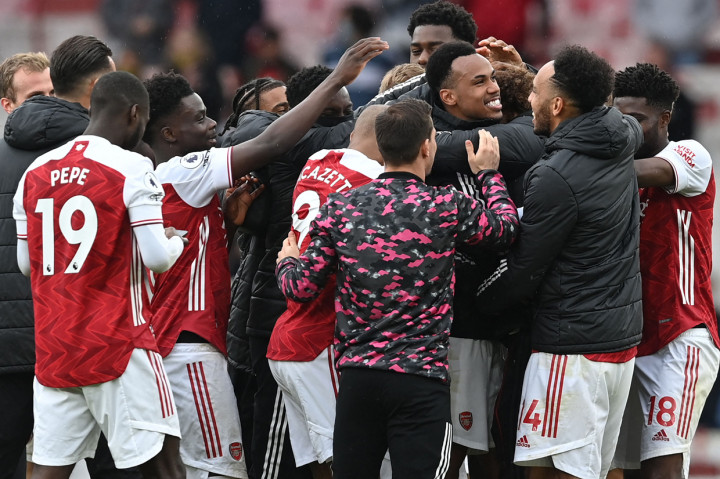 Arsenal menutup Liga Inggris dengan menang 2-0 atas Brighton & Hove Albion. Namun, kemenangan itu tak cukup membawa The Gunners mentas di kompetisi Eropa. 