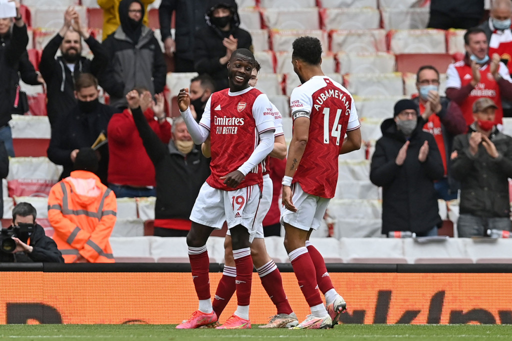 Sayap asal Pantai Gading ini membuat gol di menit ke-49 dan 60.