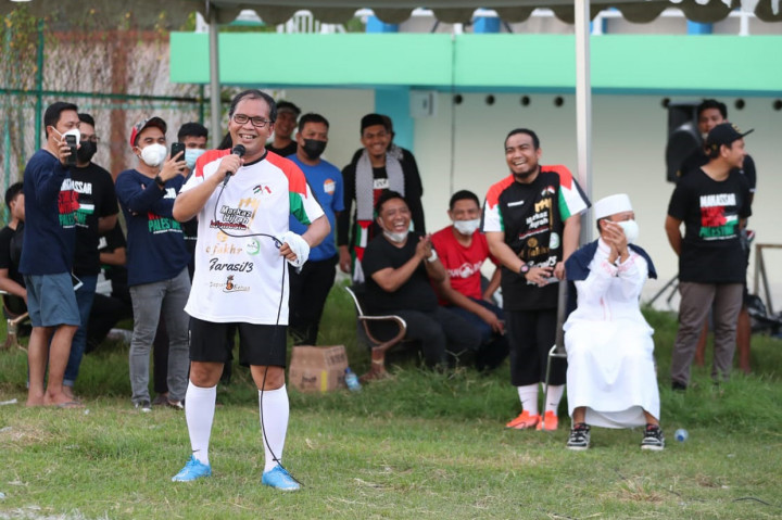 Dalam laga amal ini, Danny Pomanto juga ikut menyumbangkan donasi. Dia berharap bantuan tersebut dapat membantu meringankan duka masyarakat Palestina dan amal jariyah, khususnya sesama umat Muslim. Turut ikut serta dalam aksi amal ini yaitu Ustazz Fakhurrasi, Ustaz Dasad Latief, CEO PSM, Munafri Arifuddin serta beberapa pemain legenda dari PSM Makassar.