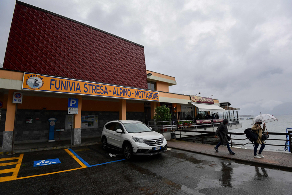 Kecelakaan itu terjadi di Stresa-Mottarone Cableway, di tepi Danau Maggiore, sekitar 90 kilometer barat laut Milan pada Minggu, 23 Mei 2021, waktu setempat.