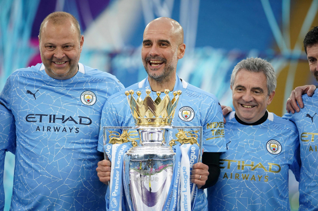 Ia juga mempersembahkan trofi Piala Liga Inggris dan juga masih terbuka kemungkinan Liga Champions.