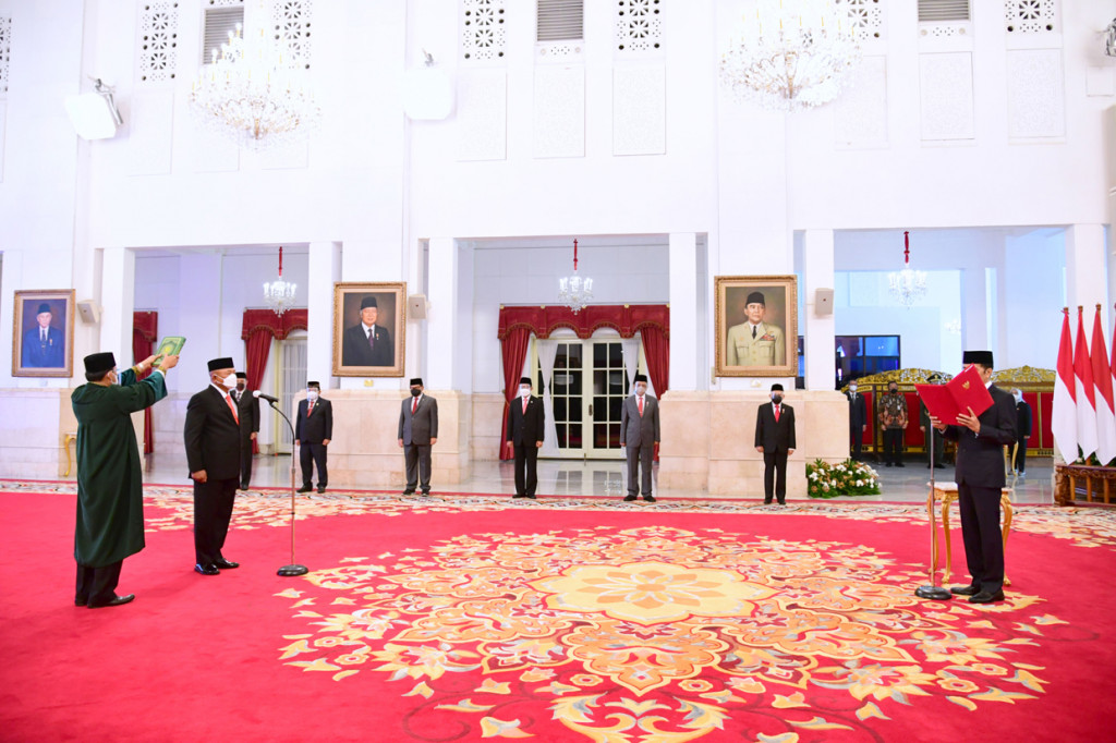 Presiden Joko Widodo melantik Ganip Warsito sebagai Kepala Badan Nasional Penanggulangan Bencana (BNPB). Pelantikan tersebut digelar di Istana Negara, Jakarta, Selasa, 25 Mei 2021, selepas pelantikan Gubernur dan Wakil Gubernur Kalimantan Tengah.