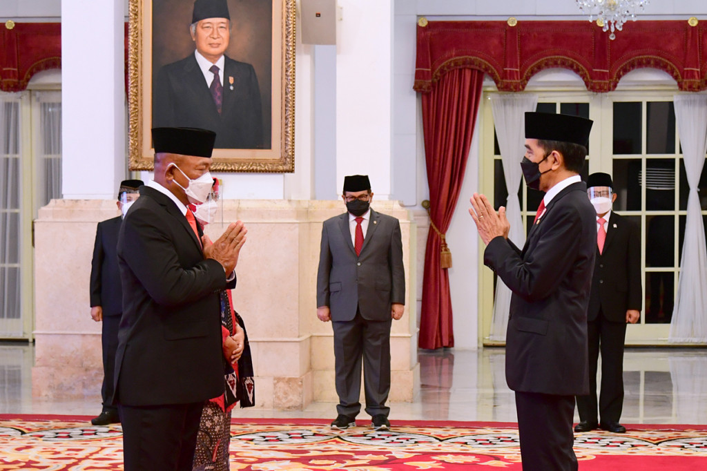 Sebelumnya, dia juga pernah menjabat sebagai Panglima Komando Gabungan Wilayah Pertahanan III yang meliputi kepulauan Maluku serta Papua periode 2019-2021 lalu. Sebelum diangkat menjadi Kepala BNPB, Ganipmenjabat sebagai Kepala Staf Umum TNI sejak Januari 2021.