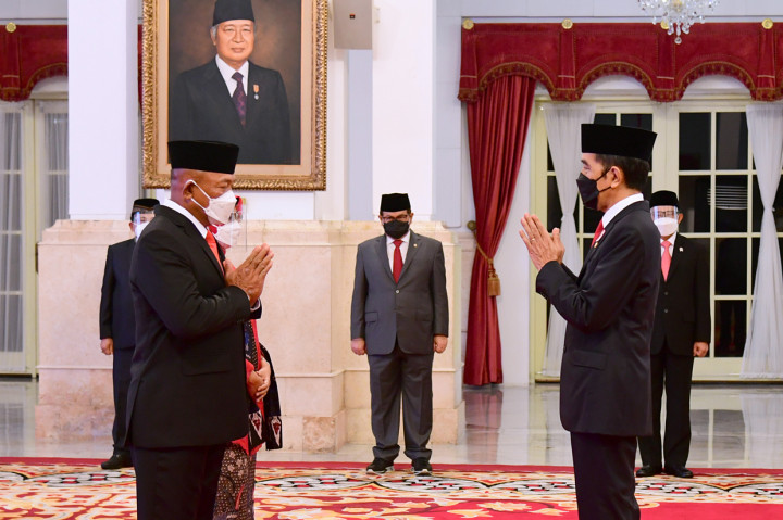 Sebelumnya, dia juga pernah menjabat sebagai Panglima Komando Gabungan Wilayah Pertahanan III yang meliputi kepulauan Maluku serta Papua periode 2019-2021 lalu. Sebelum diangkat menjadi Kepala BNPB, Ganipmenjabat sebagai Kepala Staf Umum TNI sejak Januari 2021.