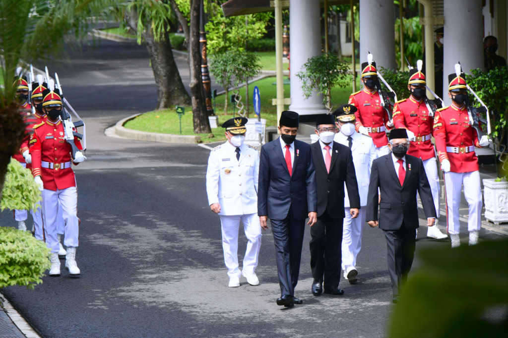 Presiden Joko Widodo resmi melantik Sugianto Sabran sebagai Gubernur Kalimantan Tengah dan Edy Pratowo sebagai Wakil Gubernur Kalimantan Tengah. 