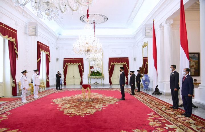 Pelantikan dilangsungkan di Istana Negara, Jakarta Pusat, Selasa, 25 Mei 2021. Turut hadir dalam pelantikan Wakil Presiden Ma'ruf Amin.