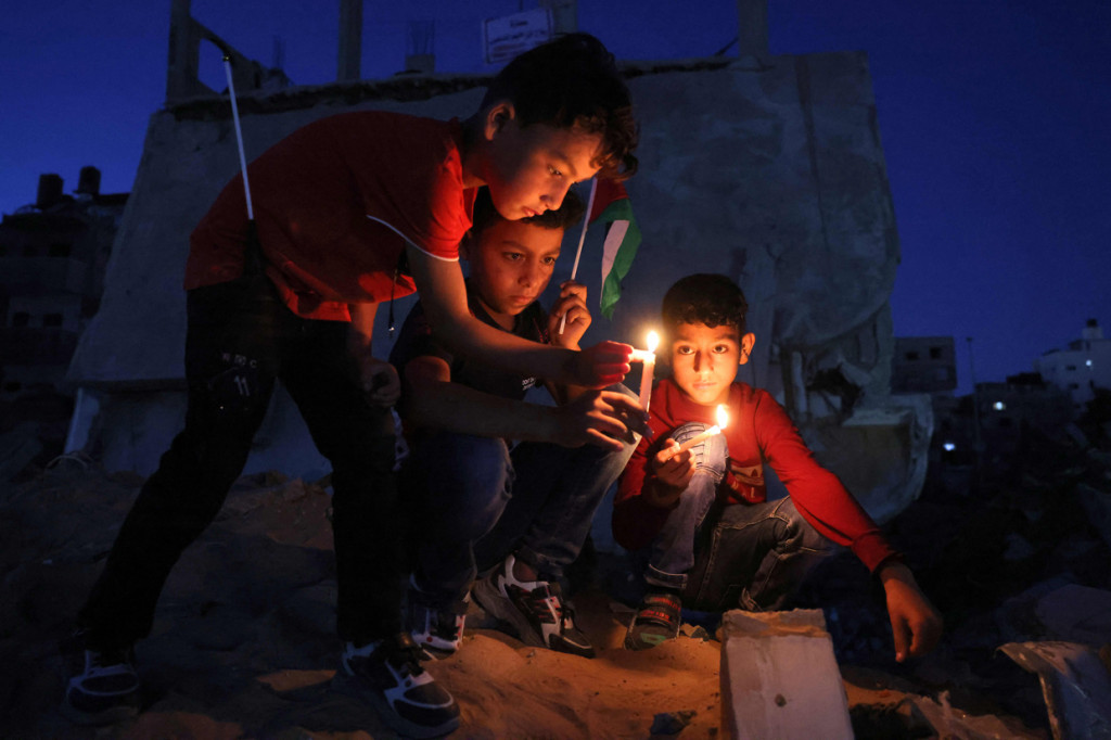 Menurut kementerian kesehatan Gaza, perang tersebut menewaskan 248 warga Palestina, termasuk 66 anak-anak, dan melukai lebih dari 1.900 orang.