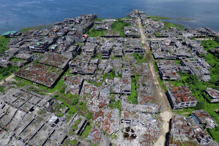 Kota Marawi yang sempat dikuasai ISIS tetap menjadi reruntuhan, para ahli pun memperingatkan bahwa upaya rekonstruksi yang macet memperkuat daya tarik kelompok ekstremis.