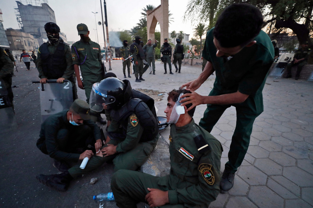 Dilansir AFP, Rabu, 26 Mei 2021, ada 13 demonstran terluka. Selain itu, 5 polisi juga mengalami luka dalam unjuk rasa berujung ricuh itu.