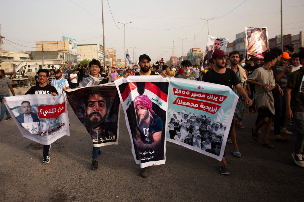 Unjuk rasa itu dilakukan di Ibu Kota Irak, Baghdad dan juga Tahrir. Massa juga membawa sejumlah spanduk. 