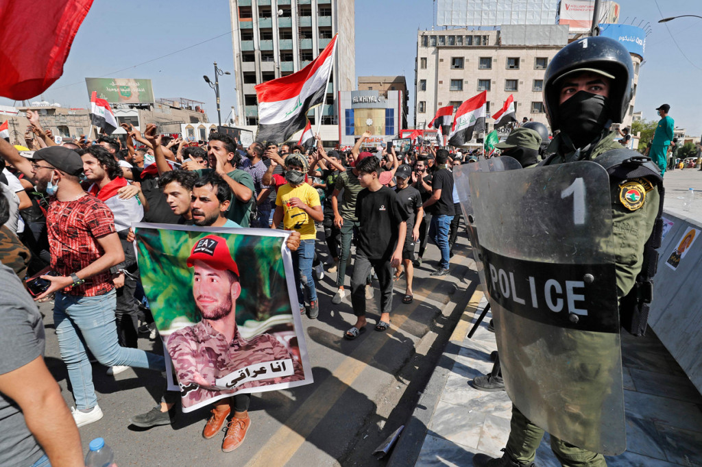 Sehari sebelumnya, jurnalis Ahmed Hassan juga ditembak di Irak selatan. Kondisinya koma setelah menjalani operasi otak.