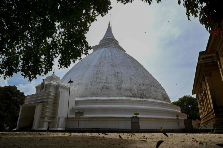 Suasana Kuil Kelaniya yang sepi pada perayaan Hari Suci Waisak, Rabu, 26 Mei 2021.
