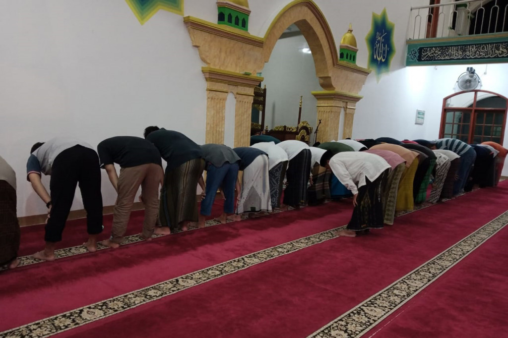 Umat Muslim meyakini, fenomena gerhana bulan adalah bagaimana manusia mensyukuri atas kekuasaan Allah dengan segala ciptaan dan ketentuan-Nya.