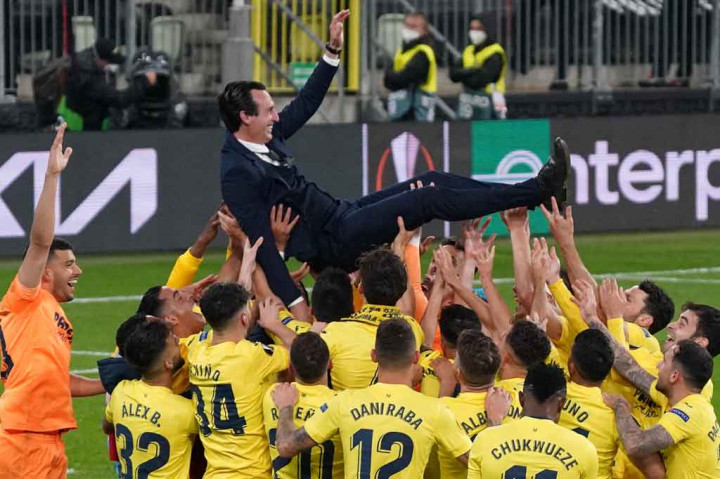 Unai Emery juga menahbiskan statusnya sebagai spesialis Liga Europa lewat catatan empat kali juara, setelah membawa Sevilla juara tiga musim beruntun pada 2013/14 s.d. 2015/16, melampaui raihan Giovanni Trapattoni.