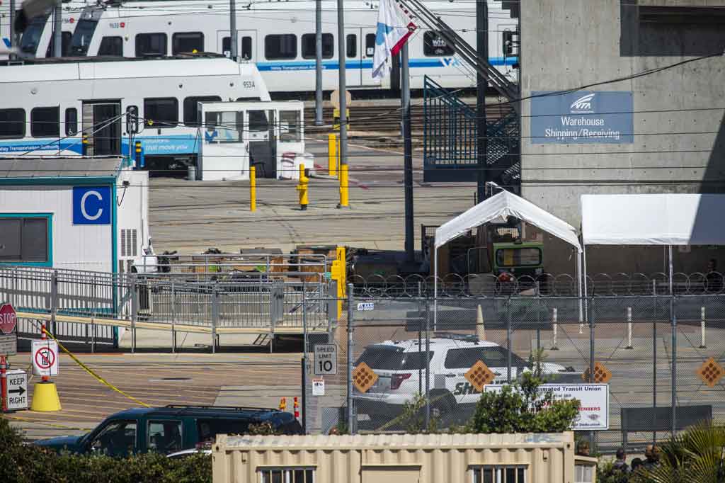 Tersangka - yang diidentifikasi oleh beberapa media sebagai Samuel Cassidy - adalah seorang karyawan VTA, yang menyediakan layanan pemeliharaan kereta api dan bus untuk San Jose, pusat teknologi Silicon Valley dengan penduduk hampir satu juta orang.