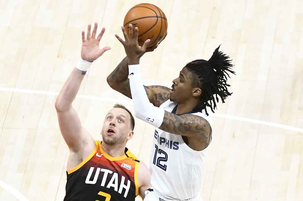 Sementara Ja Morant mengemas 47 poin untuk Grizzlies. Dia mencetak 15 poin di lapangan, termasuk sepasang lemparan tiga angka dan 15 lemparan bebas, rekor terbaik dalam kariernya. Di samping itu, ia juga membuat tujuh assist, yang tertinggi untuk Memphis, dalam laga tersebut.