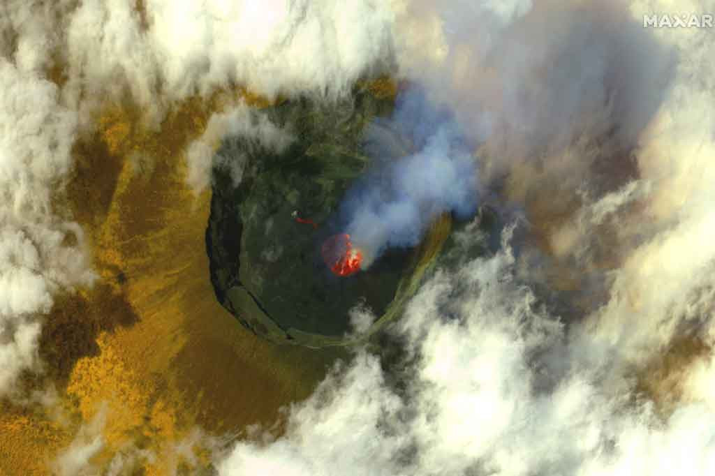 Citra satelit yang dirilis pada 25 Mei 2021 oleh Maxar Technologies menunjukkan gambaran umum sebelum letusan gunung berapi Nyiragongo dekat Goma, Republik Demokratik Kongo, yang mengirimkan lahar ke kota pada 20 Mei 2021.