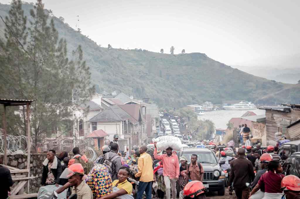 Pada Kamis, 27 Mei 2021 pagi, ribuan orang mengungsi dengan mobil, sepeda motor, atau berjalan kaki hingga menyebabkan kemacetan lalu lintas di seluruh kota. Orang-orang menyelamatkan diri sambil mengangkut harta benda mereka.