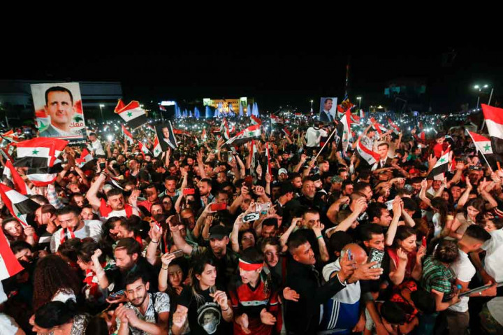 Assad menepis tuduhan Barat bahwa pemungutan suara hari Rabu itu tidak bebas atau adil. Sementara Amerika Serikat, Inggris, Prancis, Jerman, dan Italia telah mengutuk proses pemilu sebagai tidak sah.