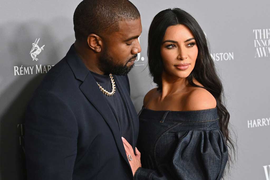 Kemudian Kanye West, mantan suami Kim juga sempat terinfeksi covid-19 pada pertengahan 2020.