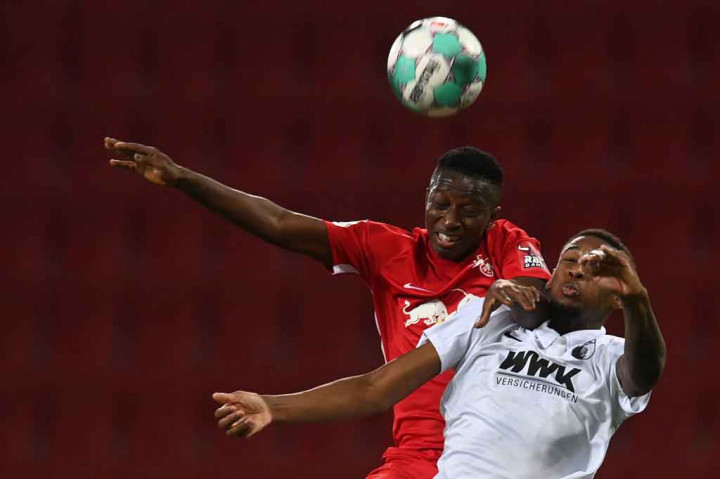 The Reds telah menebus klausul rilis dalam kontrak Konate di Leipzig senilai £36 juta (USD50 juta, sekitar Rp717 miliar) untuk memastikan kepindahannya ke Anfield. Langkah tersebut tunduk pada izin internasional dan izin kerja Inggris.